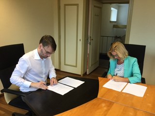 Ondertekening overeenkomst 2